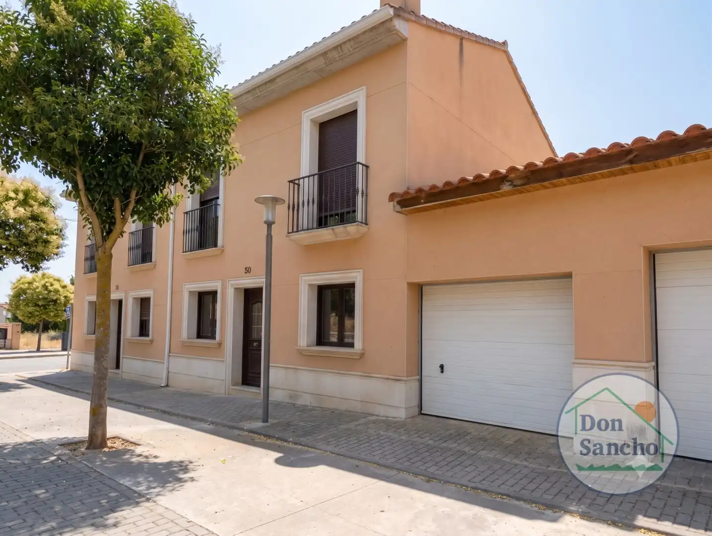 Vista exterior de Casa adosada en venta en Mucientes con Calefacción, Terraza y Balcón