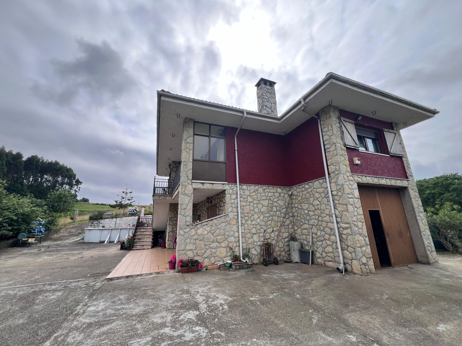 Vista exterior de Casa o xalet en venda en Gozón amb Calefacció, Jardí privat i Terrassa