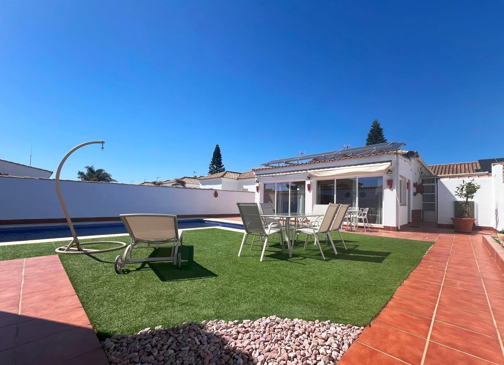 Jardí de Casa o xalet en venda en Chiclana de la Frontera amb Aire condicionat, Jardí privat i Terrassa