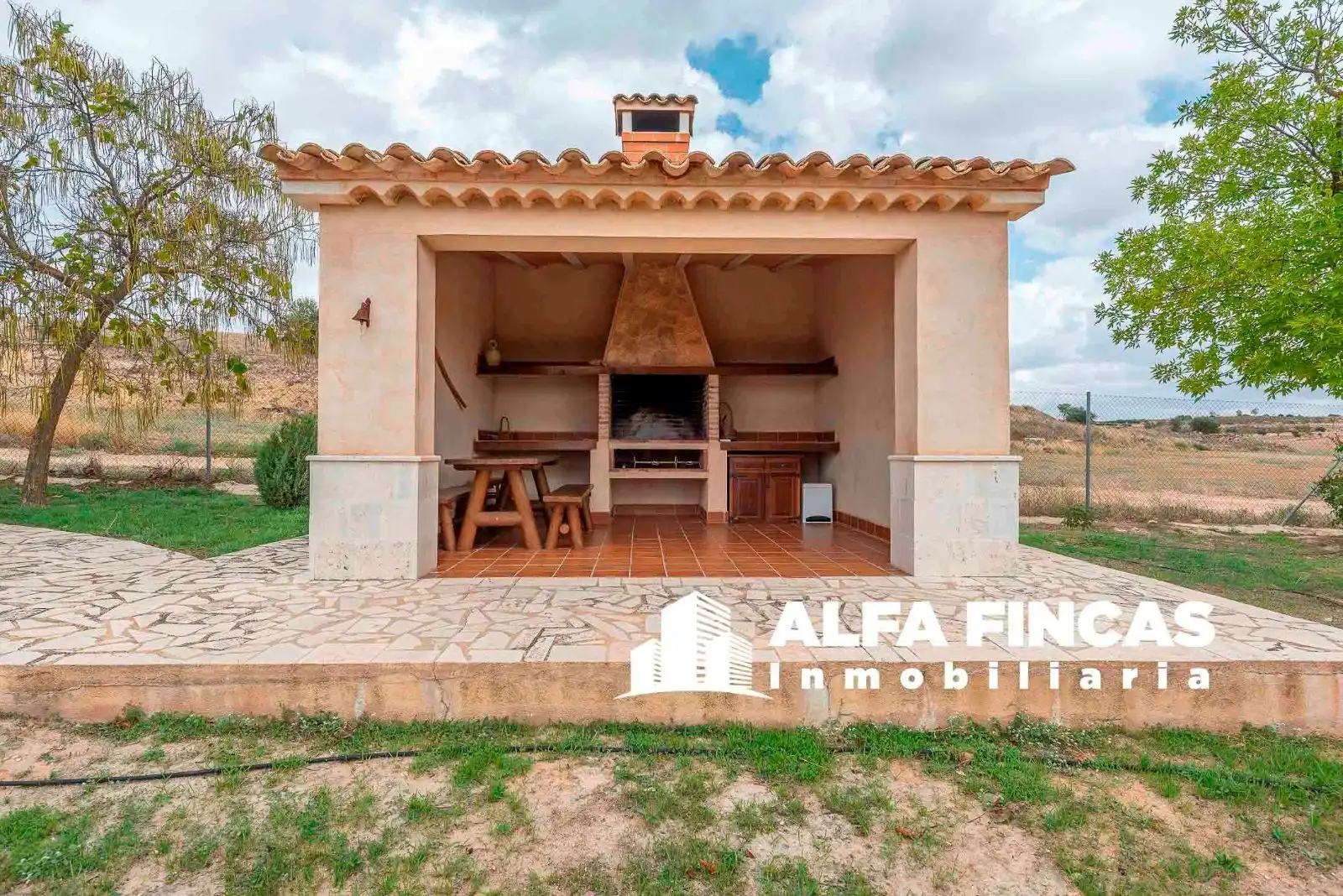 Vista exterior de Casa o chalet en venta en Vara de Rey con Calefacción, Terraza y Piscina