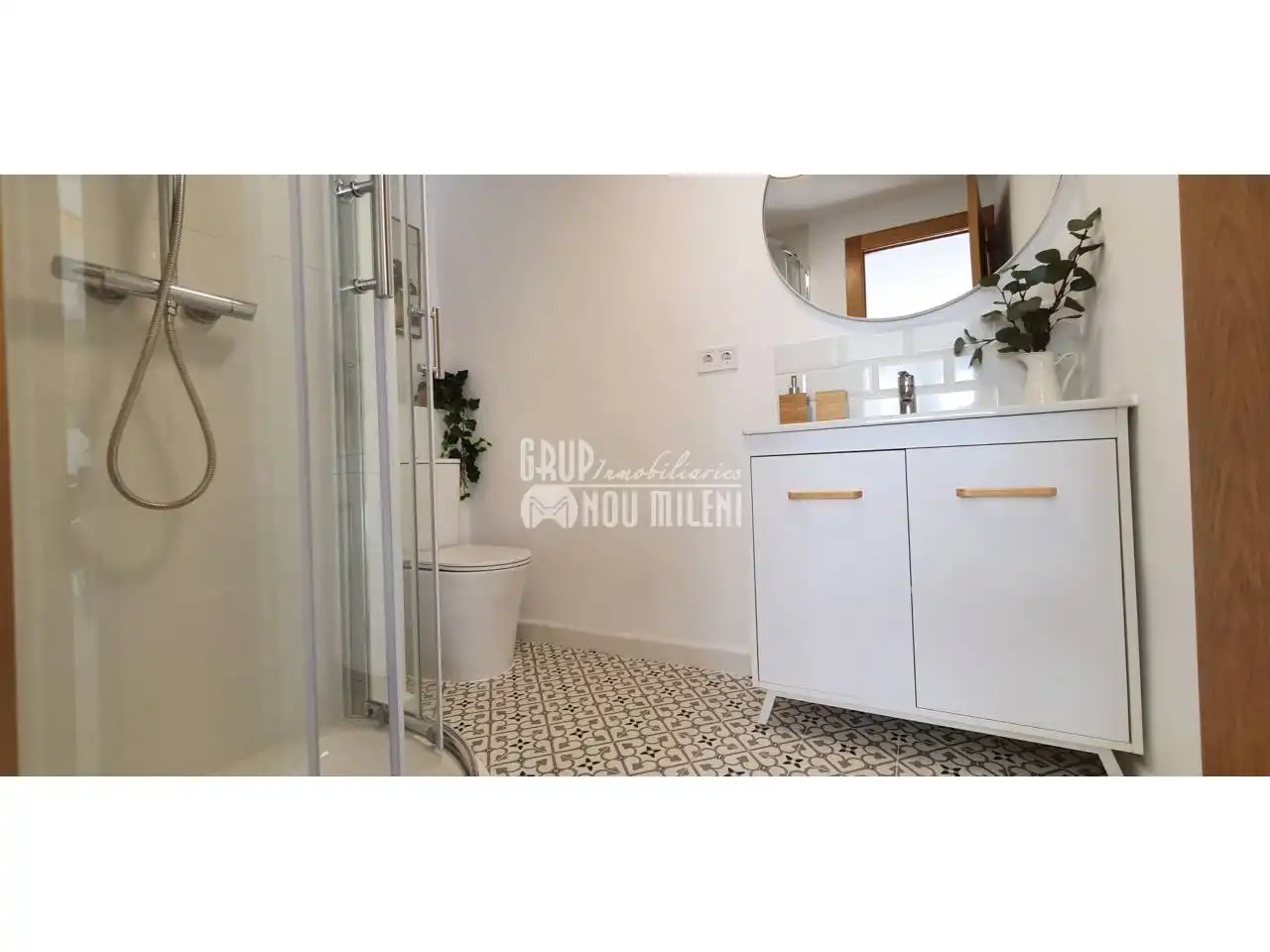 Baño de Piso en venta en Silla con Amueblado y Balcón