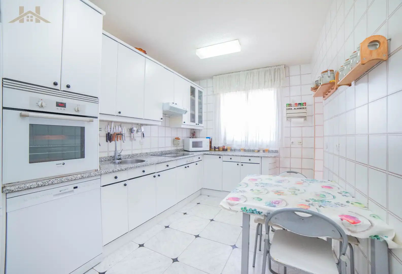 Cocina de Casa adosada en venta en Villaviciosa de Odón con Aire acondicionado, Calefacción y Jardín privado