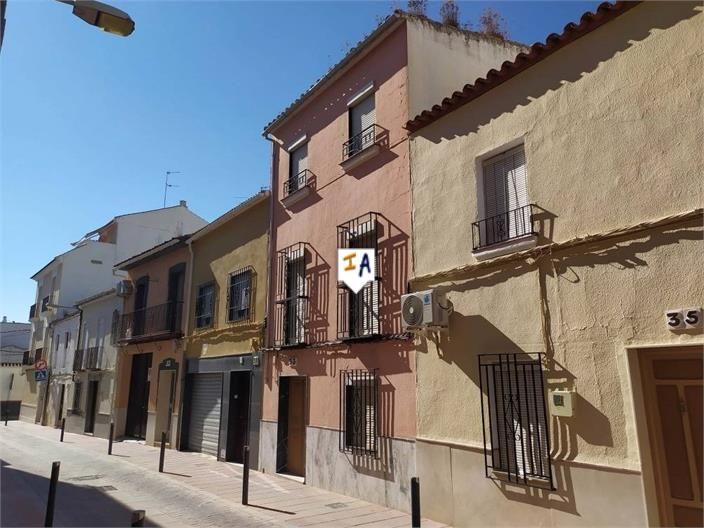 Vista exterior de Casa adosada en venda en Lucena amb Terrassa i Traster