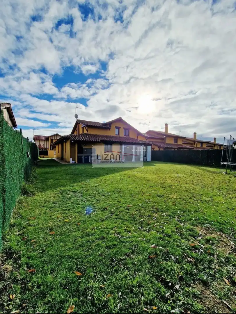 Jardín de Casa o chalet en venta en Villaquilambre con Calefacción, Jardín privado y Terraza