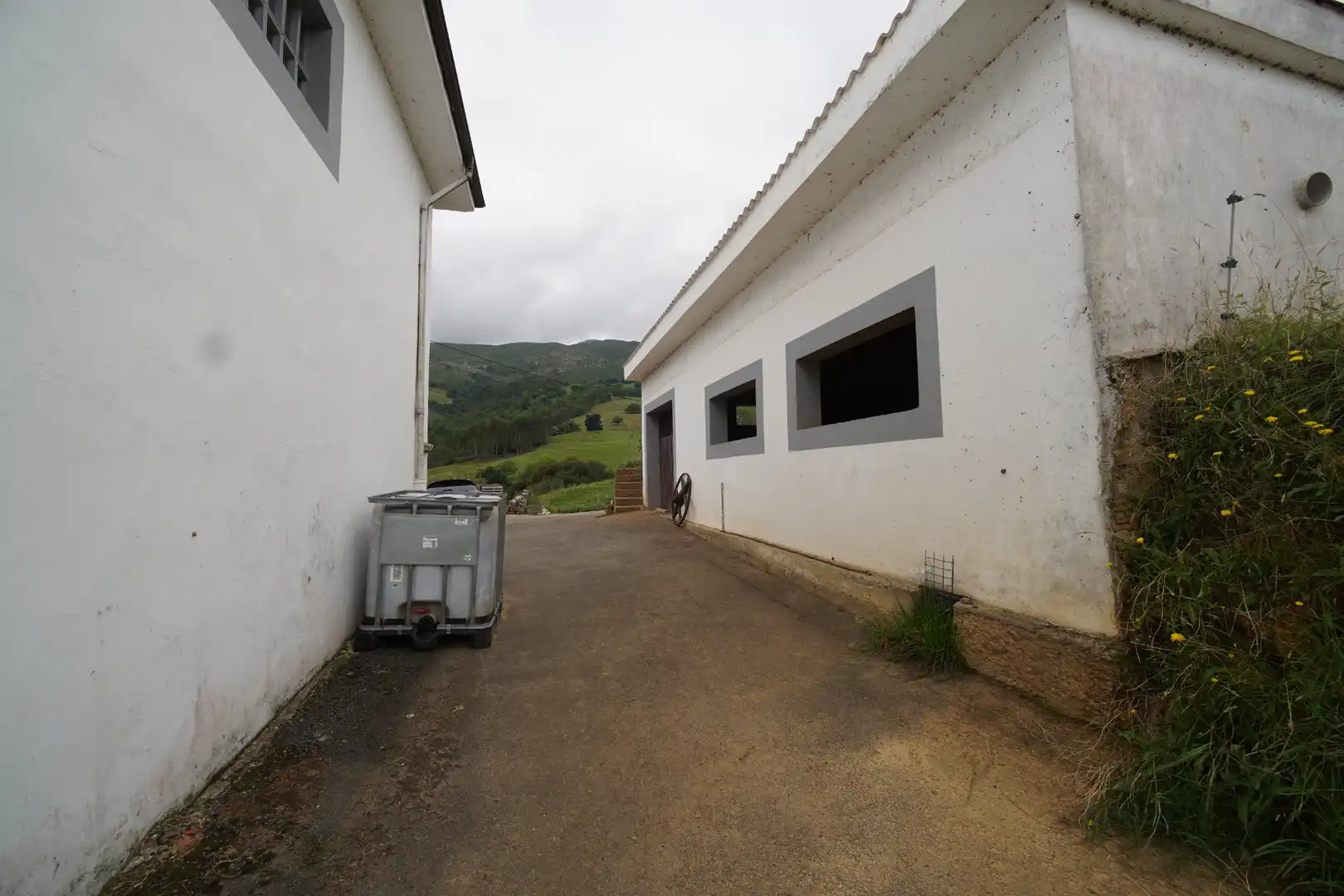 Vista exterior de Casa o xalet en venda en Ribadedeva amb Calefacció, Jardí privat i Terrassa