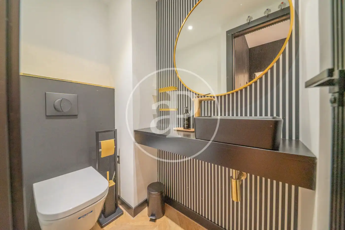 Bathroom of Flat for sale in Madrid  with Air Conditioner, Heating and Storage room