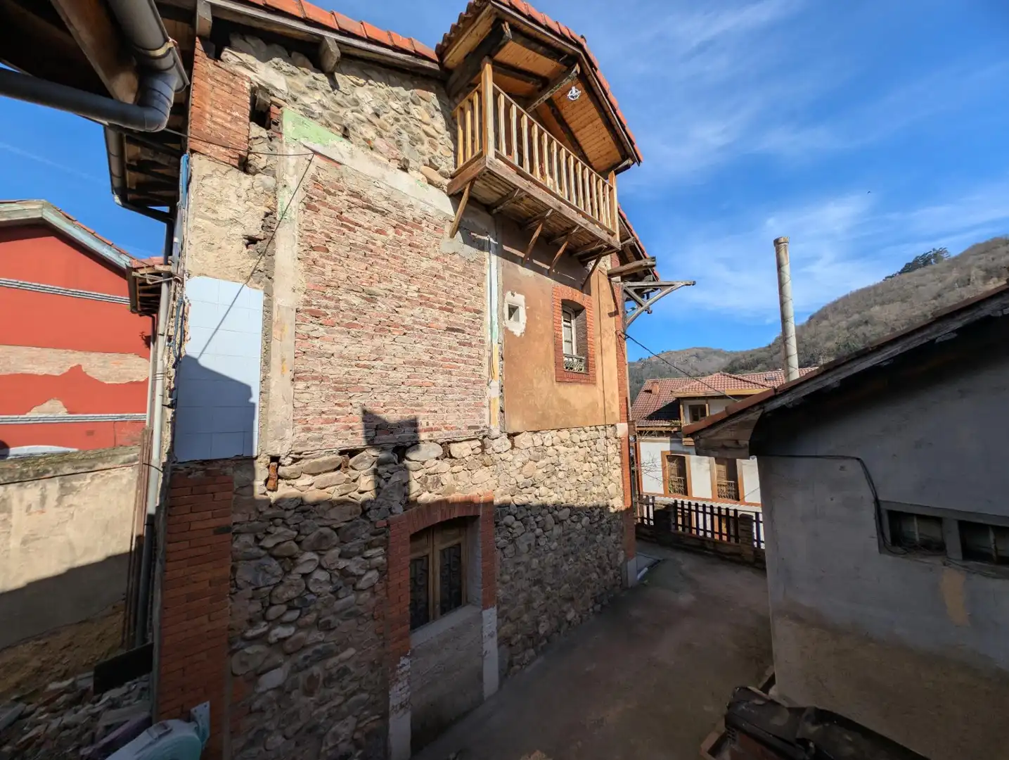 Vista exterior de Casa o chalet en venta en Mieres (Asturias) con Terraza, Trastero y Balcón