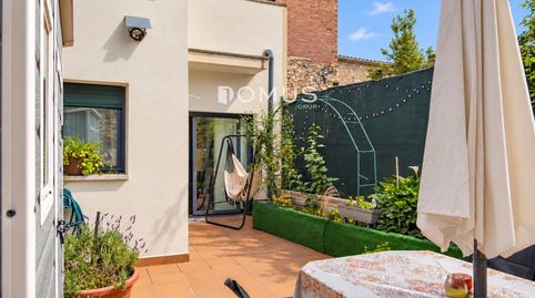 Planta baja con patio, 3 habitaciones y mucha tranquilidad en Serinyà.