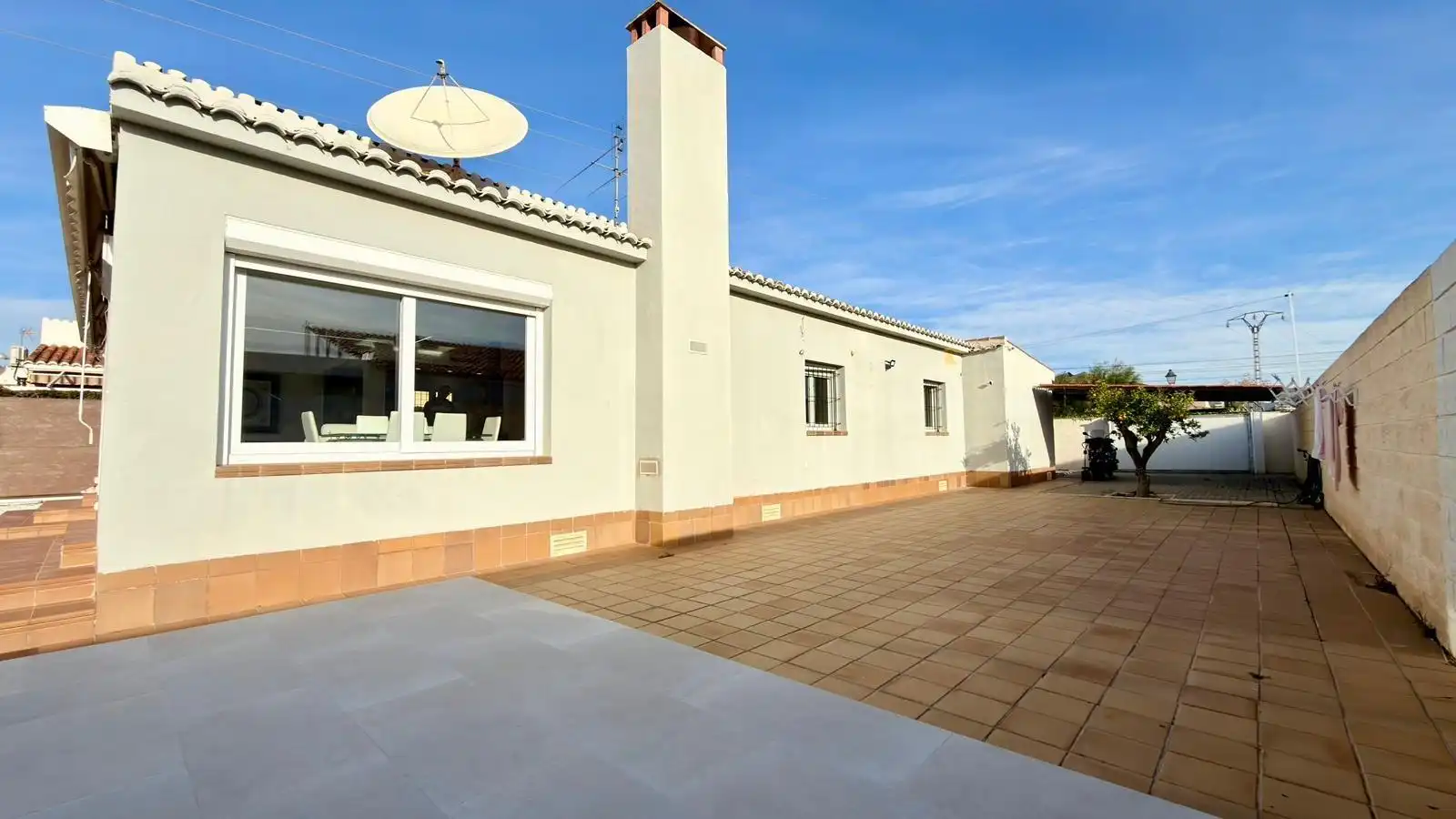 Exterior view of Houses for sale in El Campello  with Air Conditioner, Terrace and Swimming Pool