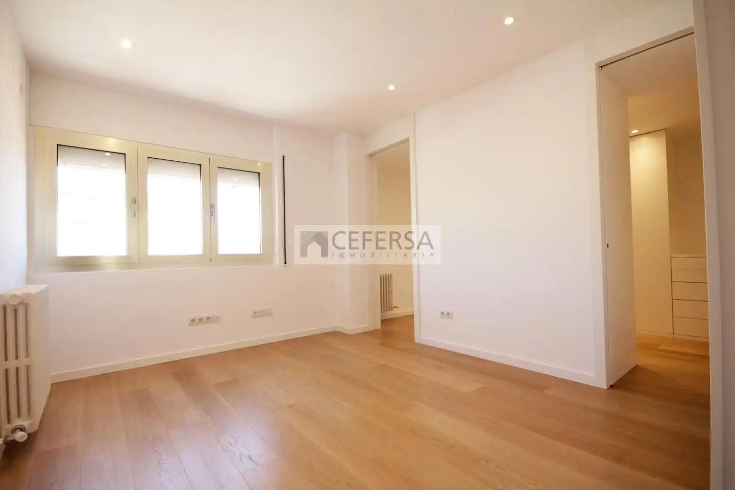 Schlafzimmer von Dachboden zur Miete in Barcelona mit Klimaanlage, Heizung und Parkett