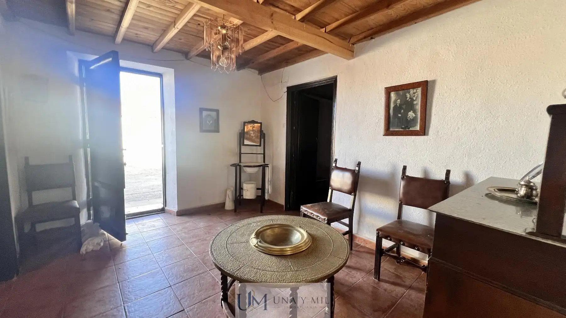 Sala d'estar de Casa o xalet en venda en Pedrosillo de los Aires amb Traster i Moblat