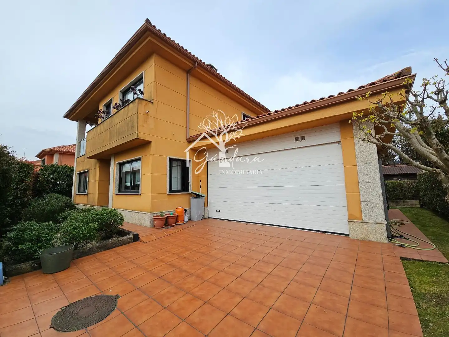 Vista exterior de Casa o xalet en venda en Ferrol amb Calefacció, Jardí privat i Parquet