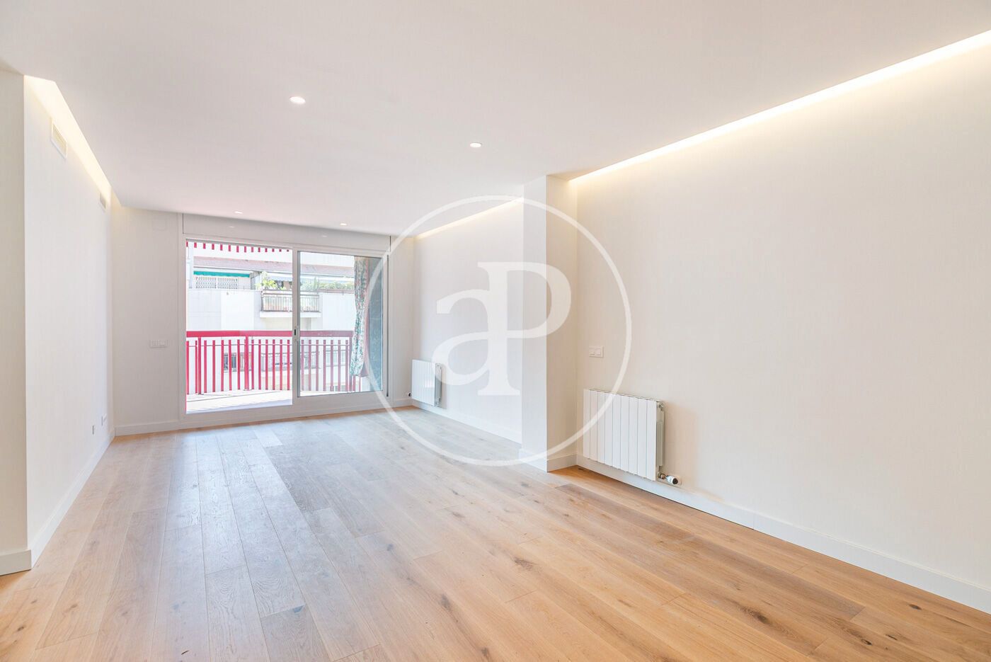 Exterior view of Flat for sale in  Barcelona Capital  with Air Conditioner, Heating and Terrace
