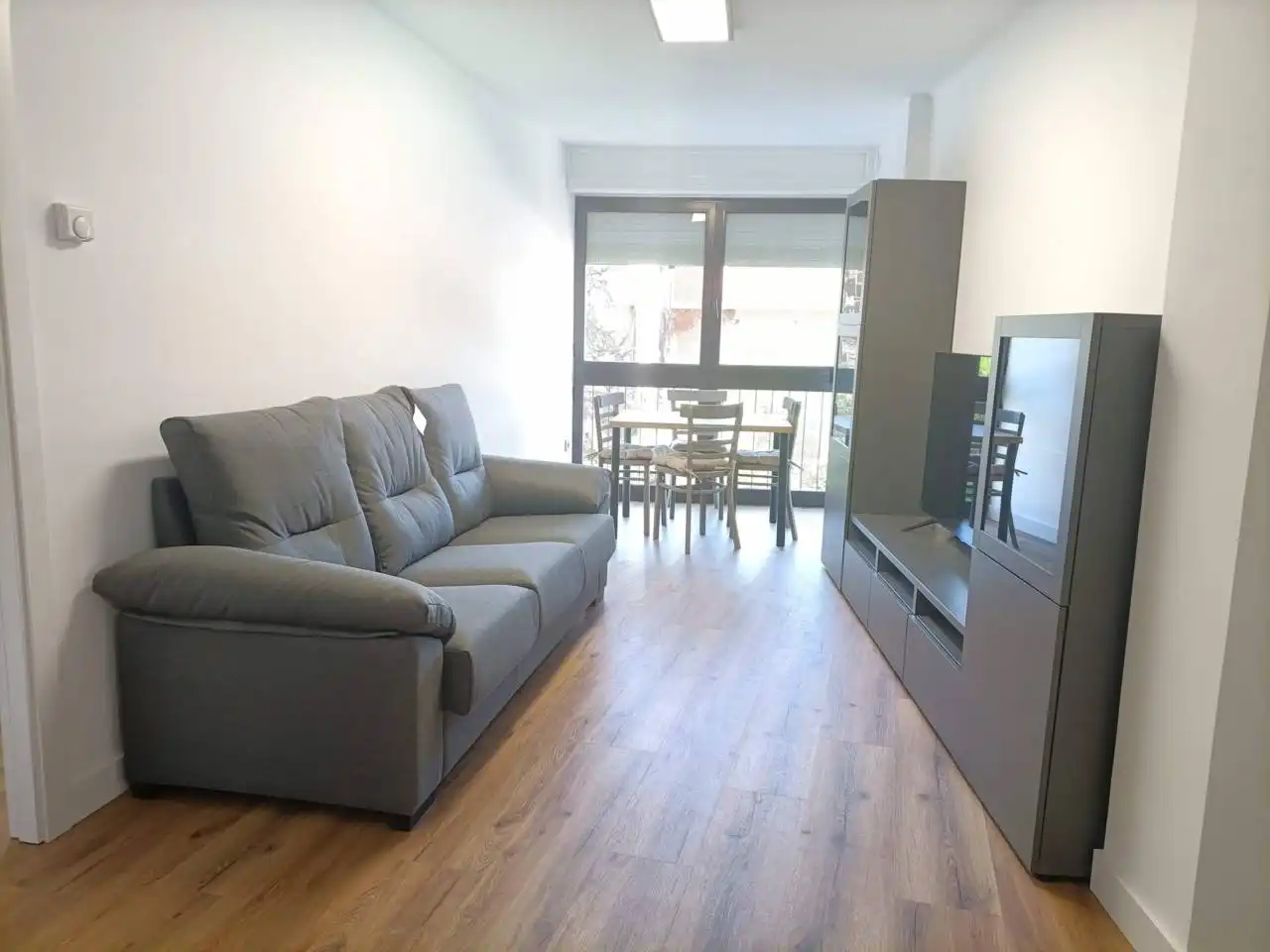 Sala d'estar de Pis de lloguer en Vic amb Calefacció, Parquet i Moblat