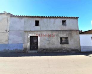 Vista exterior de Casa o xalet en venda en Torremocha amb Jardí privat