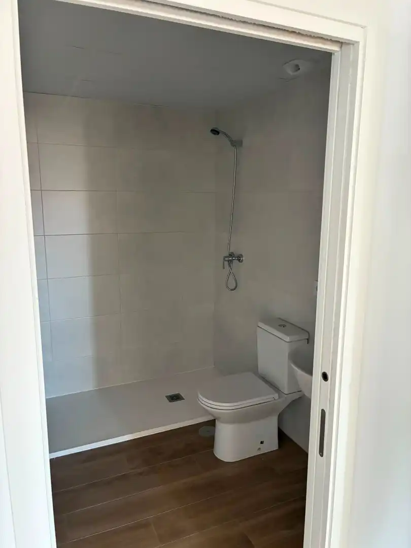 Bathroom of Flat for sale in Badajoz  with Air Conditioner, Heating and Storage room