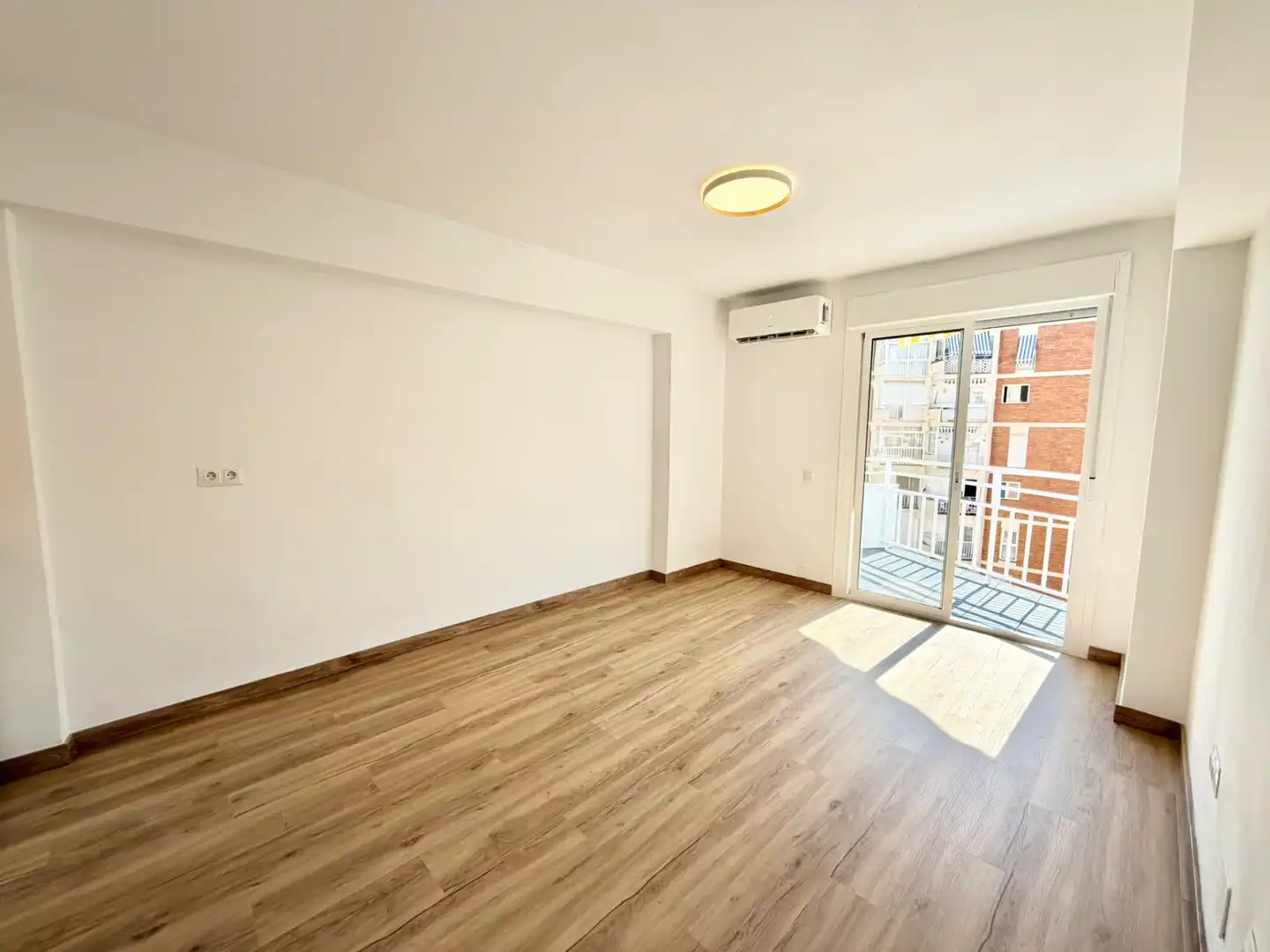 Sala de estar de Piso en venta en Benalmádena con Aire acondicionado, Calefacción y Parquet