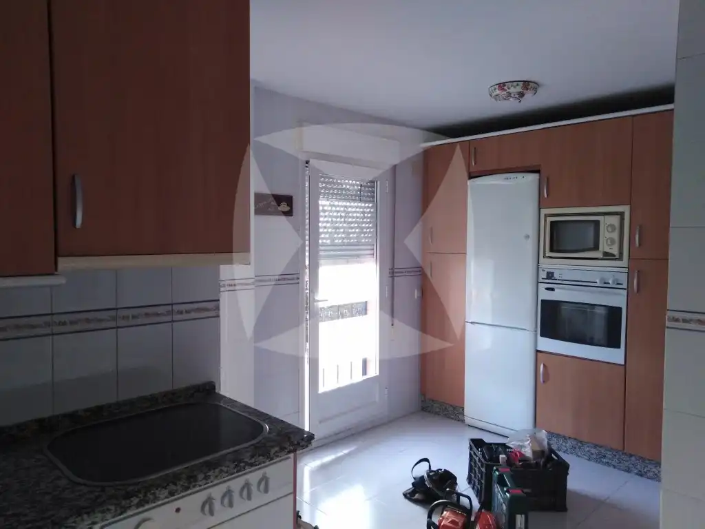 Cuina de Pis en venda en Badajoz amb Aire condicionat, Jardí privat i Terrassa