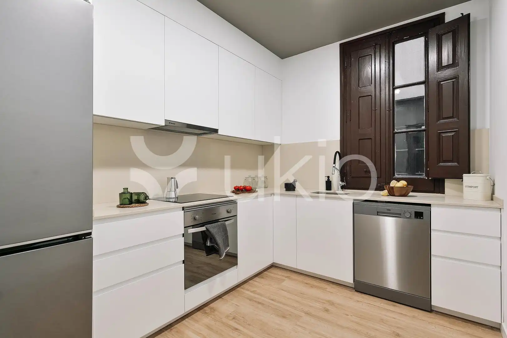 Cuina de Apartament de lloguer en Barcelona amb Aire condicionat, Calefacció i Moblat