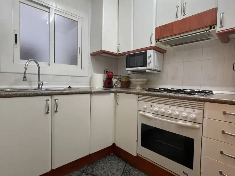 Küche von Wohnung zum Verkauf in Castelldefels mit Klimaanlage und Balkon