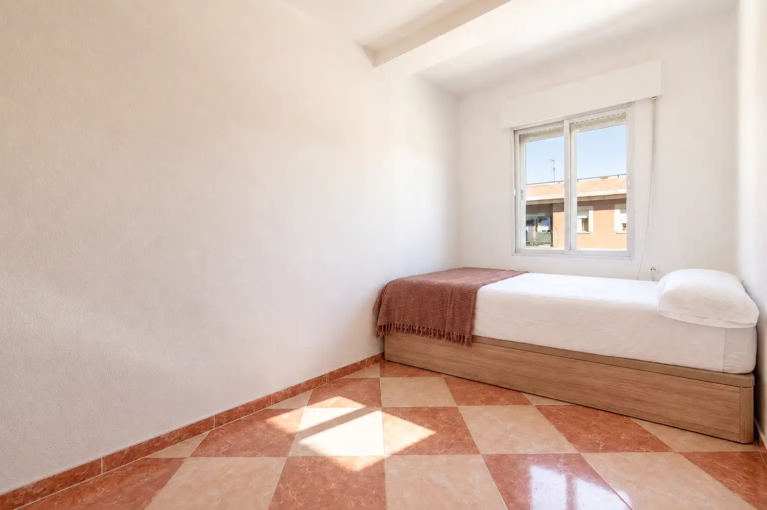 Bedroom of Flat for share in Universidad