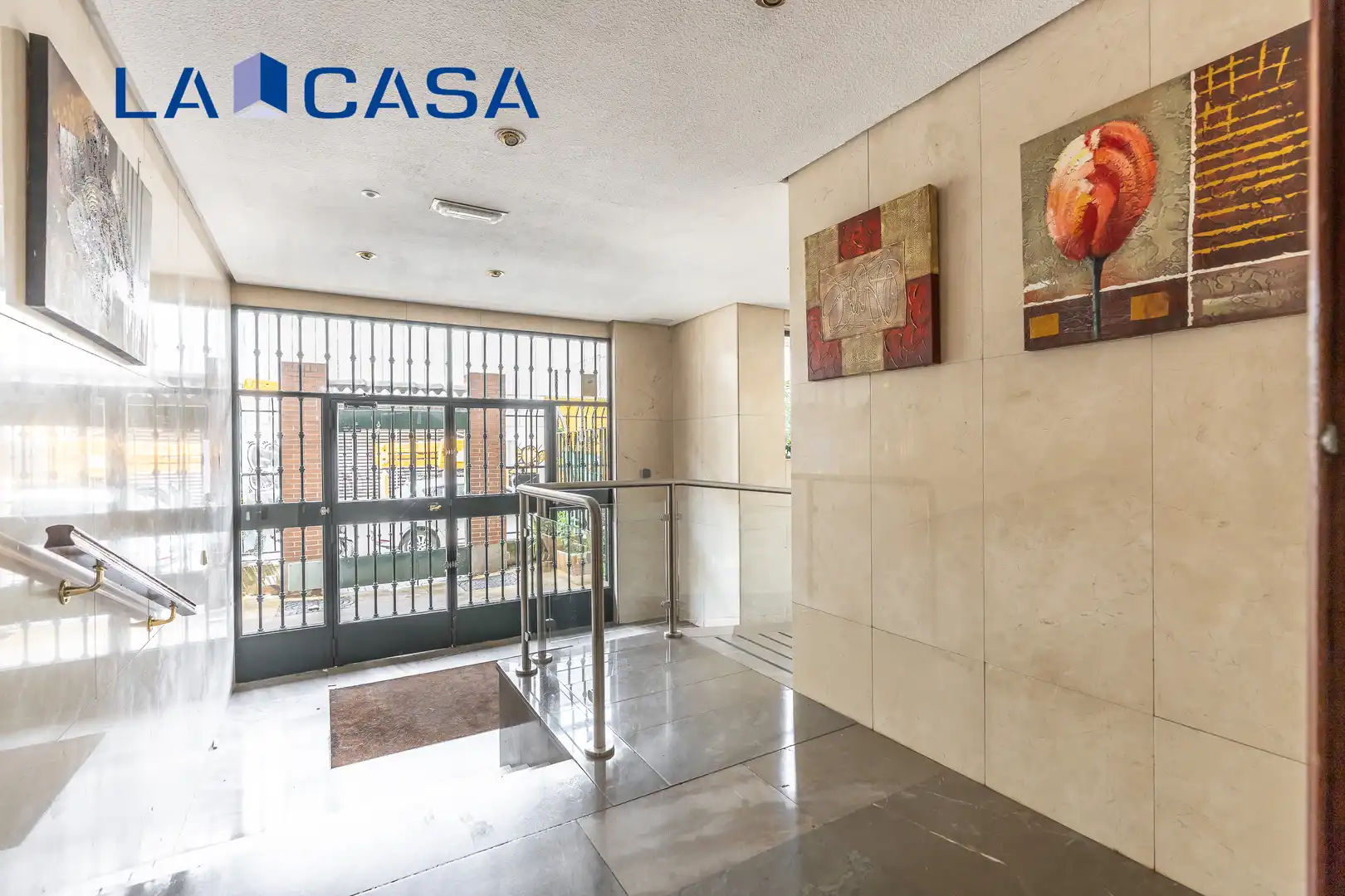 Vista exterior de Pis en venda en Madrid amb Calefacció, Terrassa i Piscina