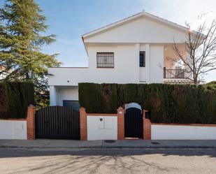 Vista exterior de Casa o xalet de lloguer en Ogíjares amb Aire condicionat, Calefacció i Jardí privat