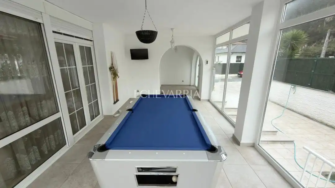 Piscina de Casa o chalet en venta en Castro-Urdiales con Calefacción, Jardín privado y Terraza