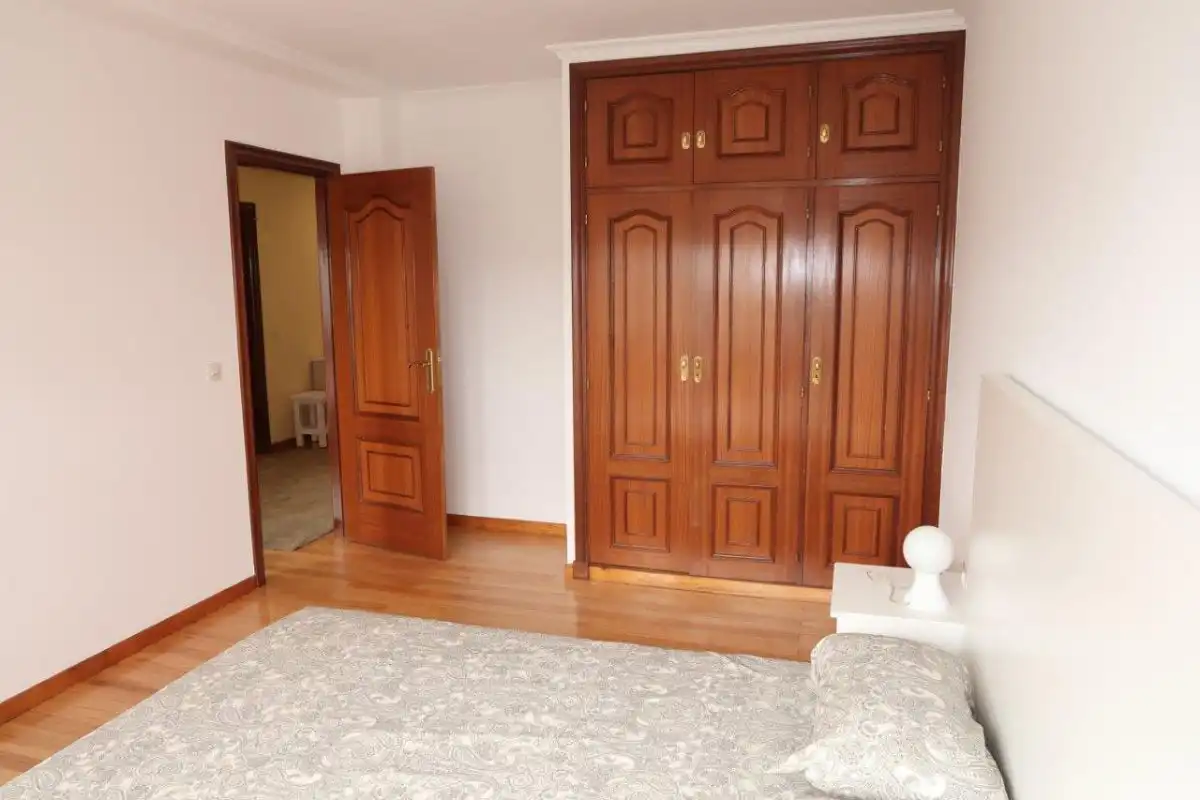 Wohnung zur Miete in Pasaje al Burgo, Eirís