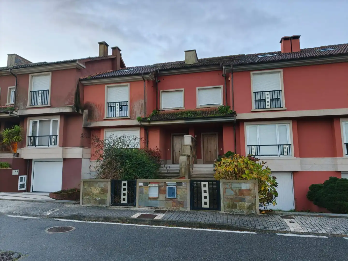 Vista exterior de Casa adosada en venda en Sanxenxo amb Terrassa i Traster