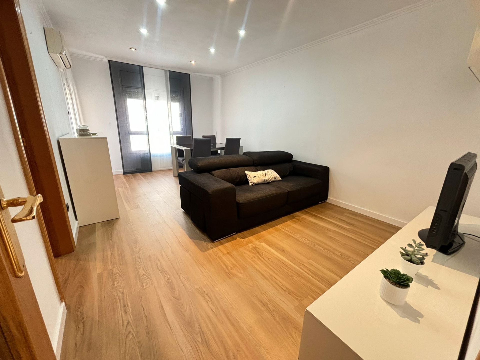 Living room of Flat for sale in  Lleida Capital  with Air Conditioner, Heating and Parquet flooring