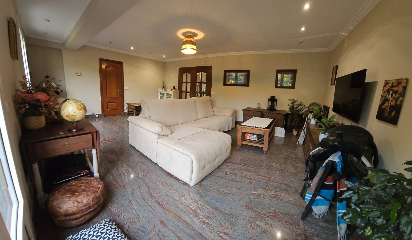 Sala d'estar de Casa o xalet en venda en Irun  amb Calefacció, Terrassa i Traster