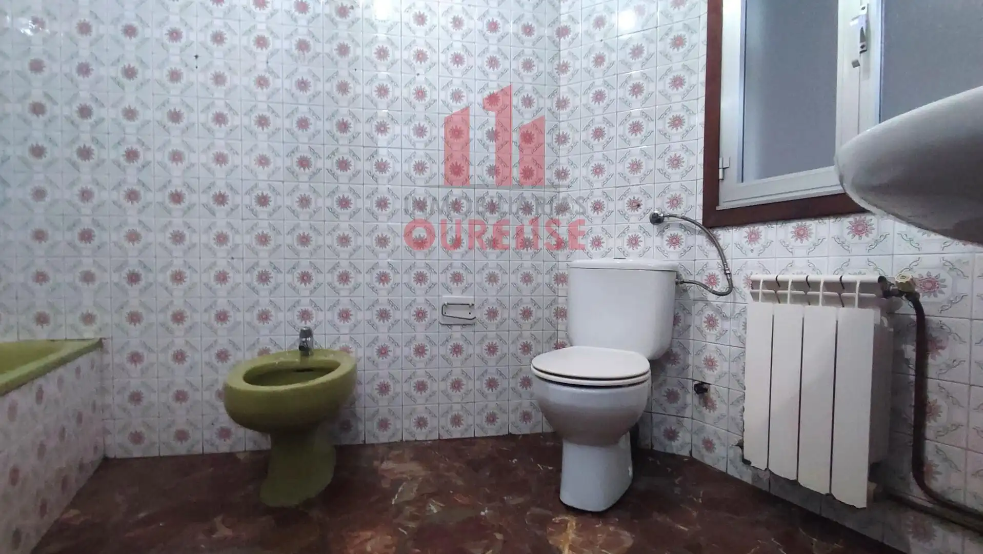 Baño de Piso de alquiler en Ourense Capital  con Calefacción, Amueblado y Balcón
