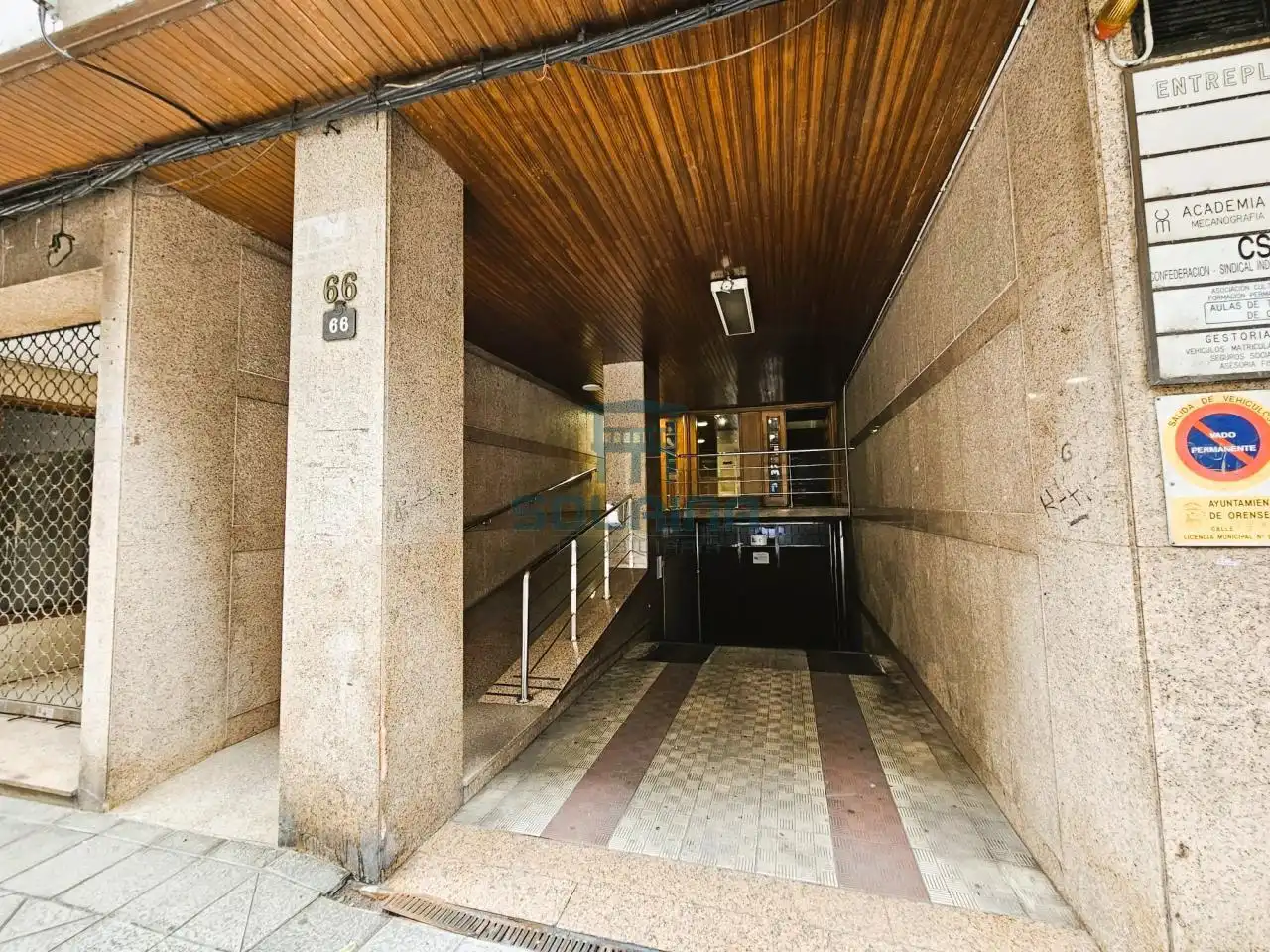 Piso en venta en Ourense Capital  con Calefacción, Trastero y Amueblado