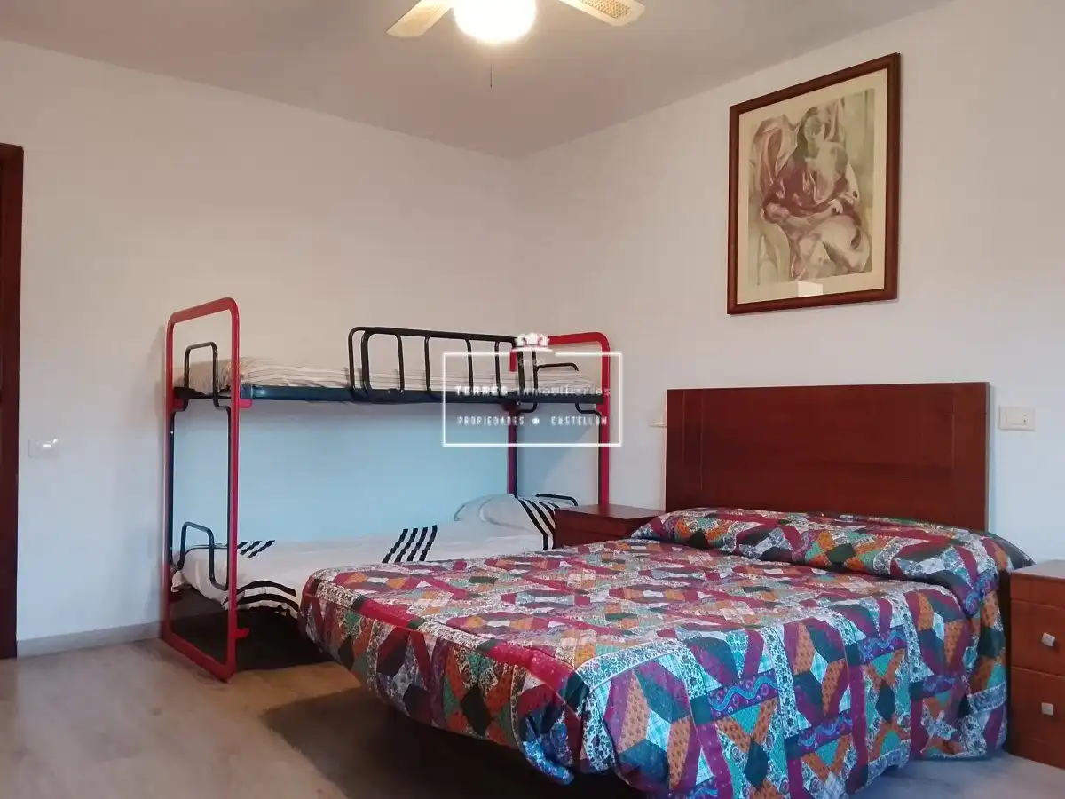 Dormitori de Casa o xalet en venda en Castellón de la Plana / Castelló de la Plana amb Calefacció, Terrassa i Moblat