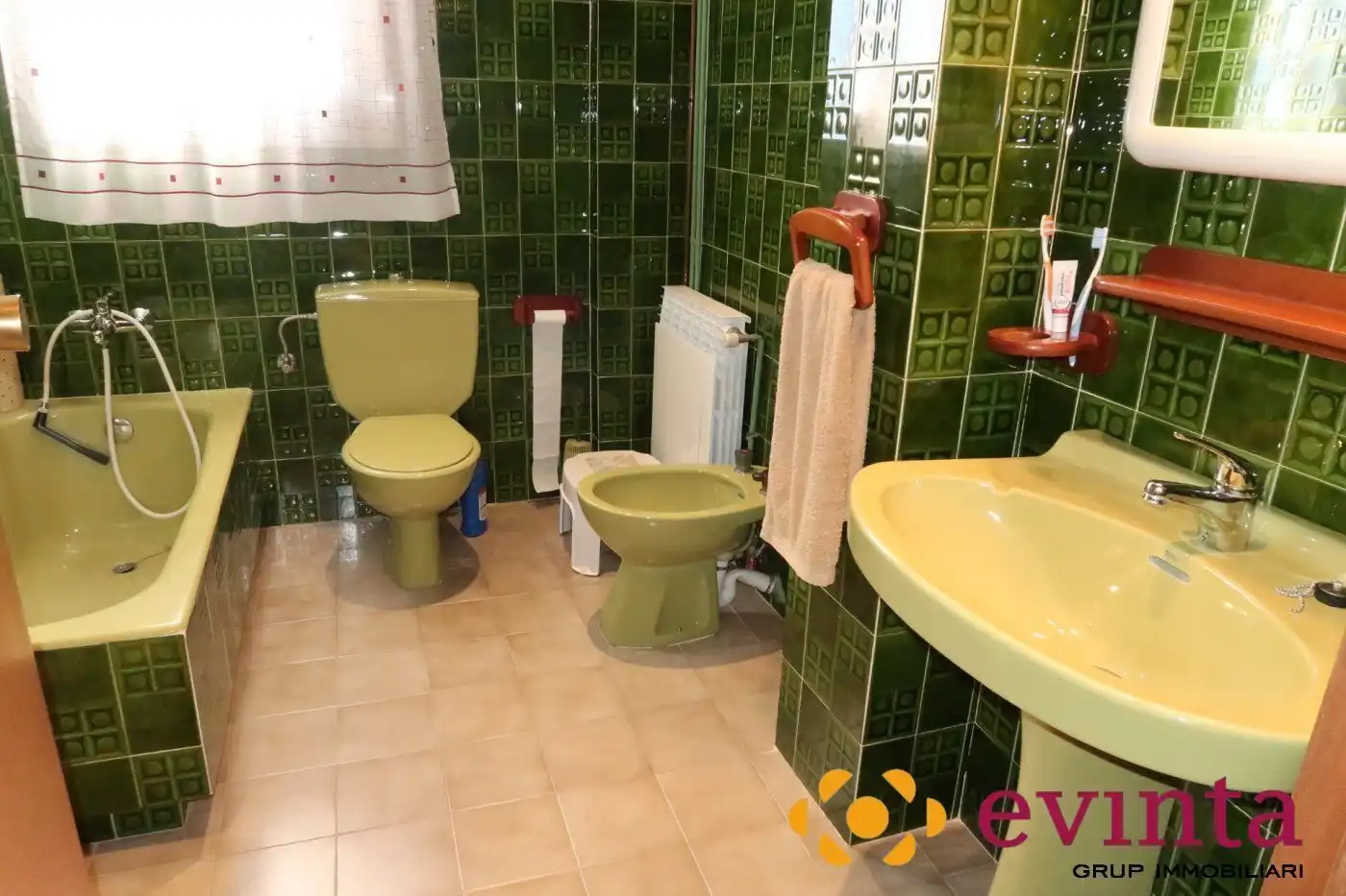 Baño de Casa o chalet en venta en Vallirana con Calefacción, Jardín privado y Trastero