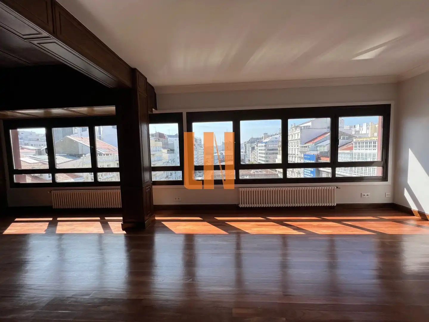 Wohnzimmer von Wohnung zur Miete in A Coruña Capital  mit Heizung, Parkett und Ofen