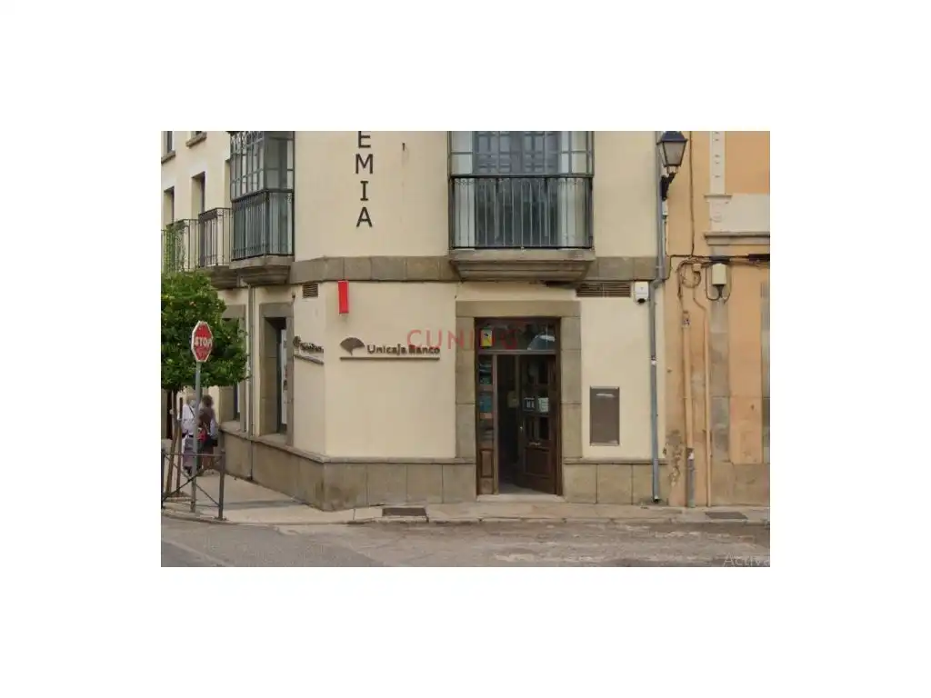 Locale commerciale in vendita a Trujillo