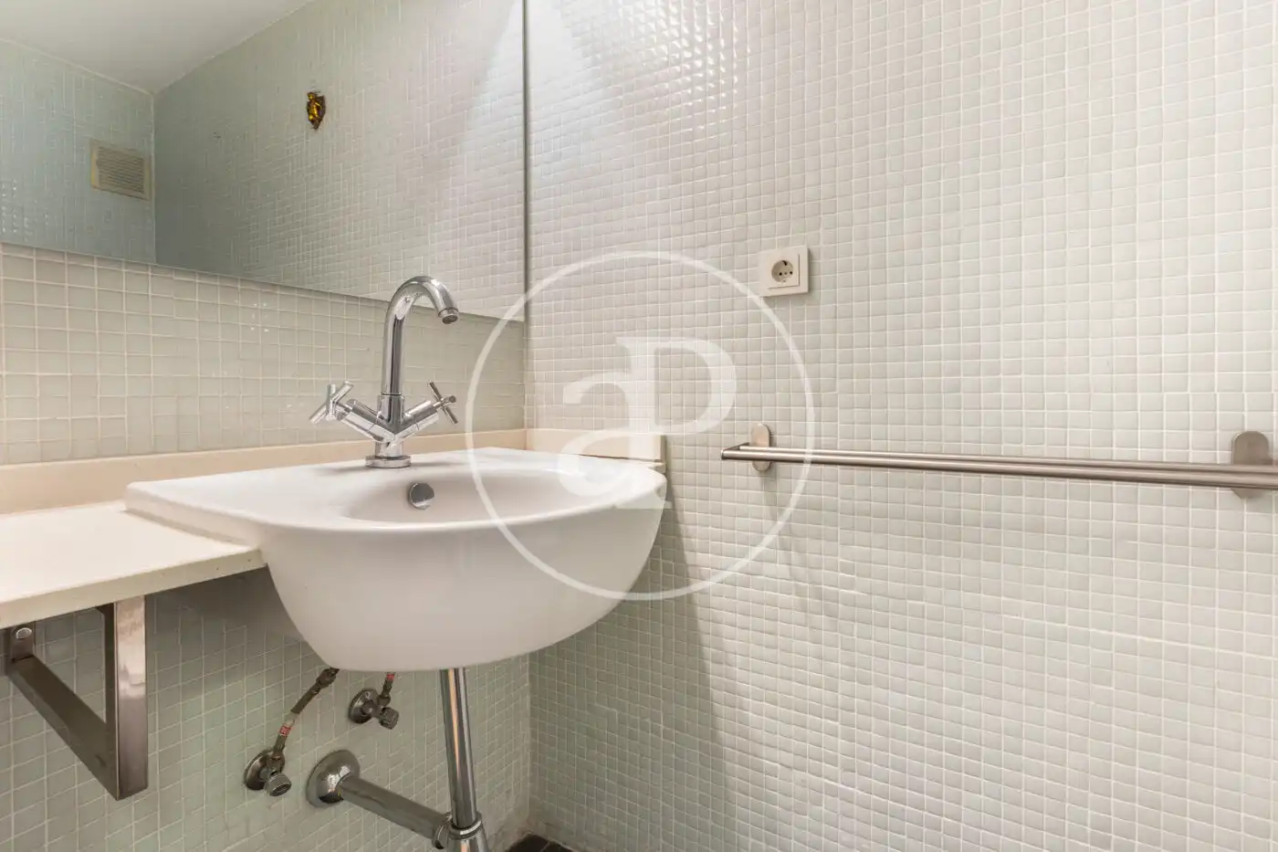 Bathroom of Flat for sale in Valencia  with Air Conditioner, Heating and Terrace
