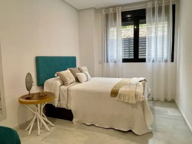 Dormitori de Apartament en venda en Marbella amb Aire condicionat, Calefacció i Jardí privat