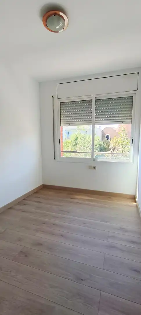 Habitación de Piso en venta en Sant Adrià de Besòs con Calefacción y Balcón