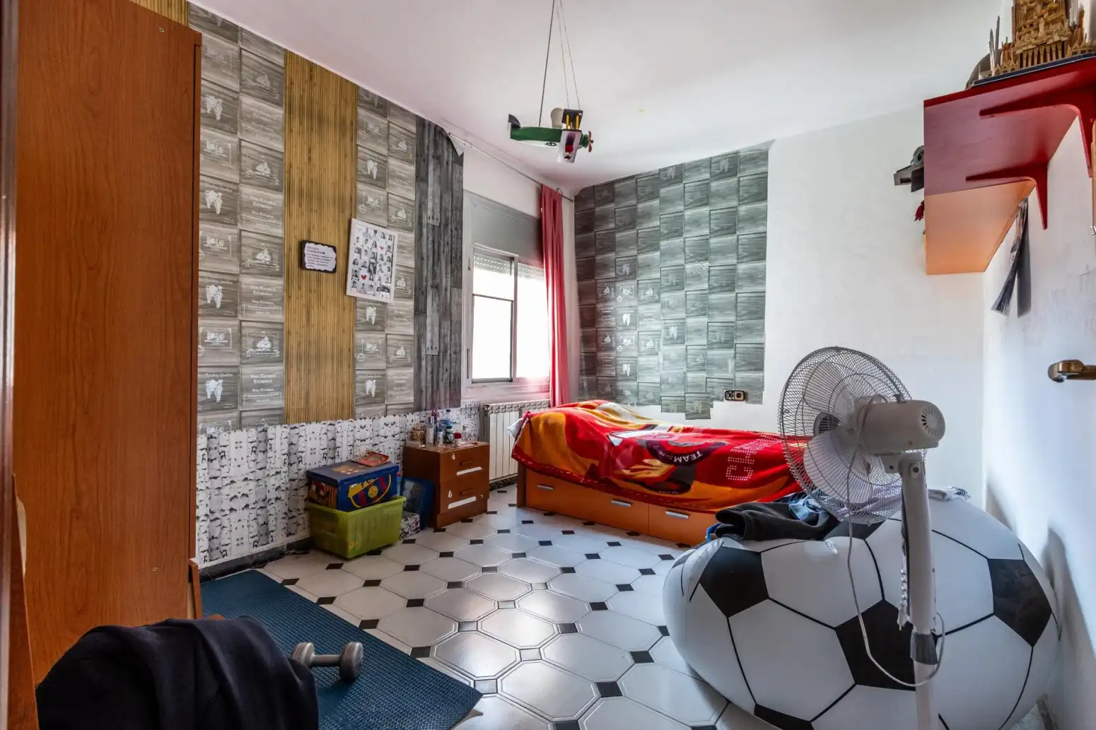 Bedroom of Houses for sale in Terrassa  with Parquet flooring, Terrace and Storage room