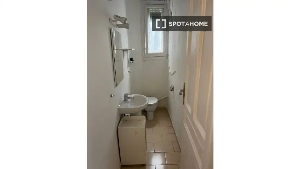 Habitación de Piso de alquiler en Madrid con Aire acondicionado, Calefacción y Amueblado