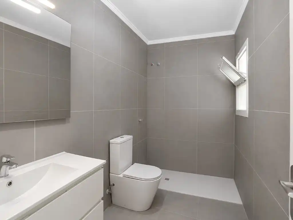 Bany de Casa o xalet en venda en Fuengirola amb Jardí privat, Terrassa i Balcó
