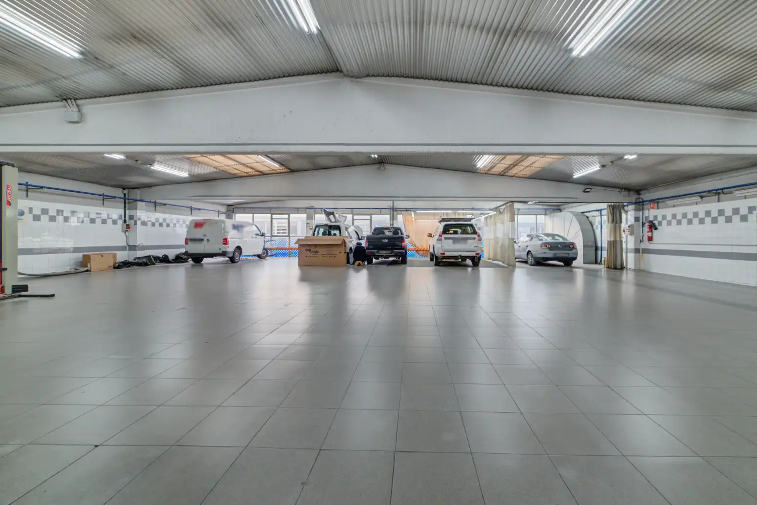 Parkplatz von Fabrikhallen zum Verkauf in Berriozar