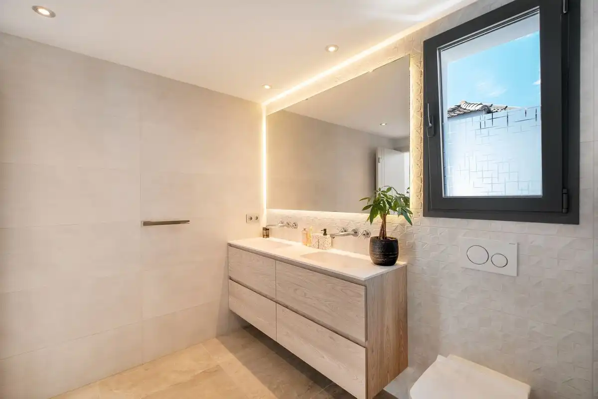 Baño de Casa o chalet en venta en Marbella con Aire acondicionado, Jardín privado y Terraza
