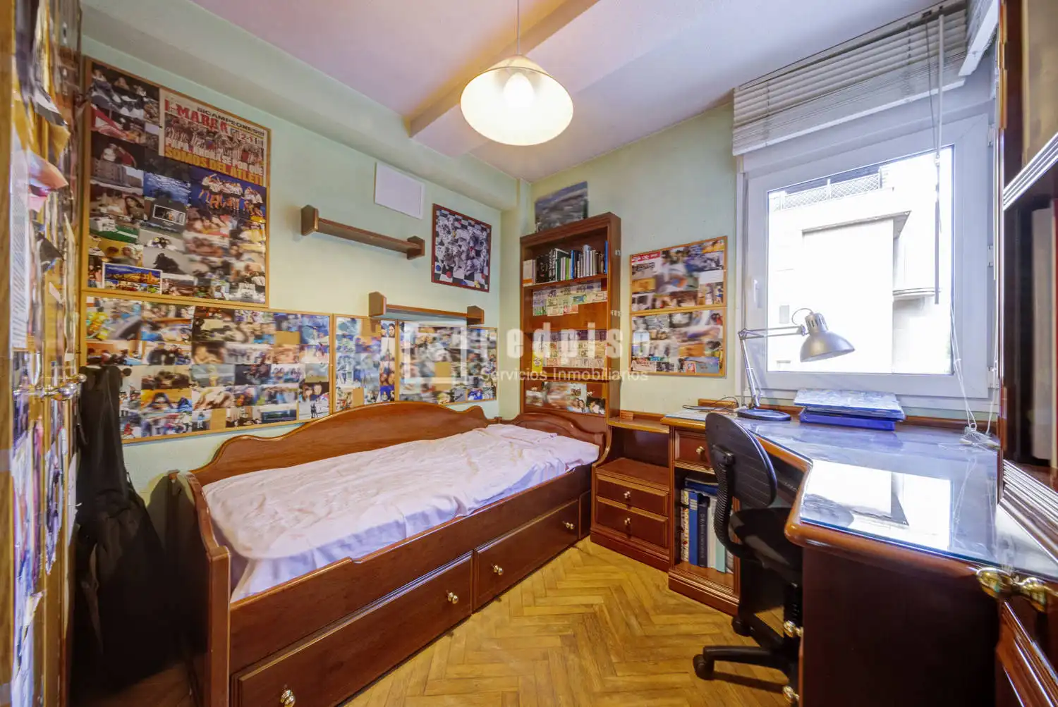Bedroom of Flat for sale in Pozuelo de Alarcón  with Heating, Private garden and Parquet flooring