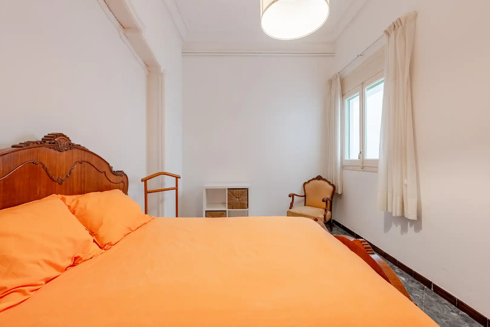 Dormitori de Casa adosada en venda en Barcelona amb Calefacció, Jardí privat i Terrassa