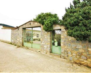 Vista exterior de Casa o xalet en venda en El Frasno amb Jardí privat, Terrassa i Piscina