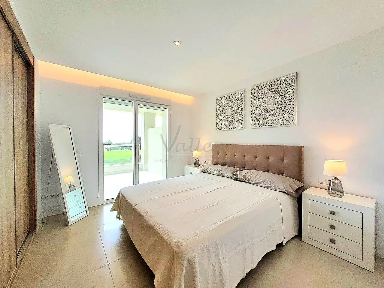 Schlafzimmer von Wohnungen zum Verkauf in Sotogrande mit Klimaanlage, Terrasse und Möbliert